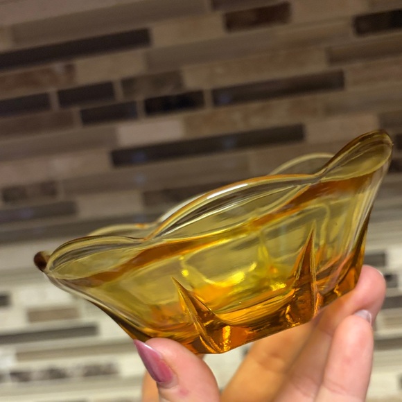 Anchor Hocking Swedish Modern 70s Amber Glass Scalloped Flower Bowl 4.5" - Picture 2 of 7